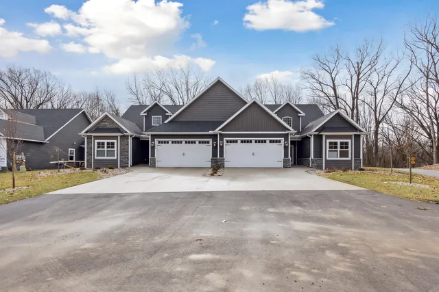 $474,900 | 1140 Lochaven Circle, Unit 10B, Hillsdale, MI 49242