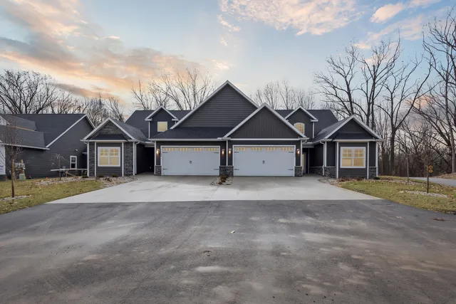 $474,900 | 1140 Lochaven Circle, Unit 10B, Hillsdale, MI 49242