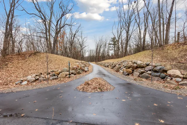 $474,900 | 1140 Lochaven Circle, Unit 10B, Hillsdale, MI 49242