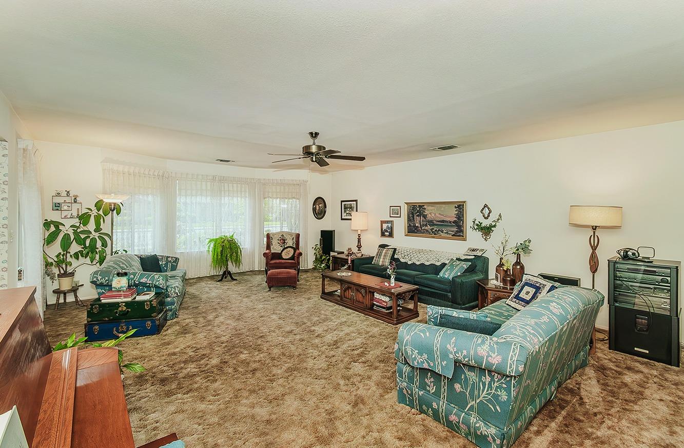 596 West Herbert Avenue Reedley, CA 93654 - Photo 7 of 30 a living room with furniture
