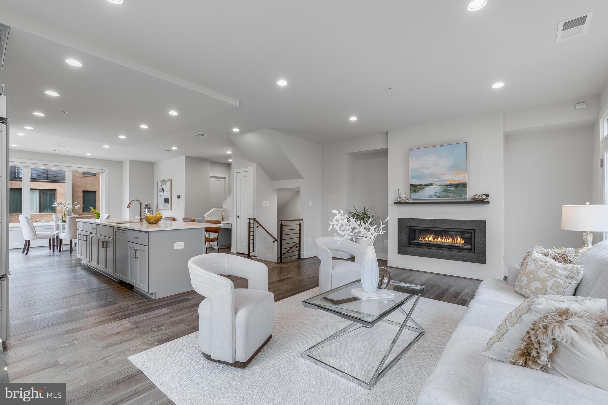 6684 Eames Way Bethesda, MD 20817 - Photo 3 of 37 Living room