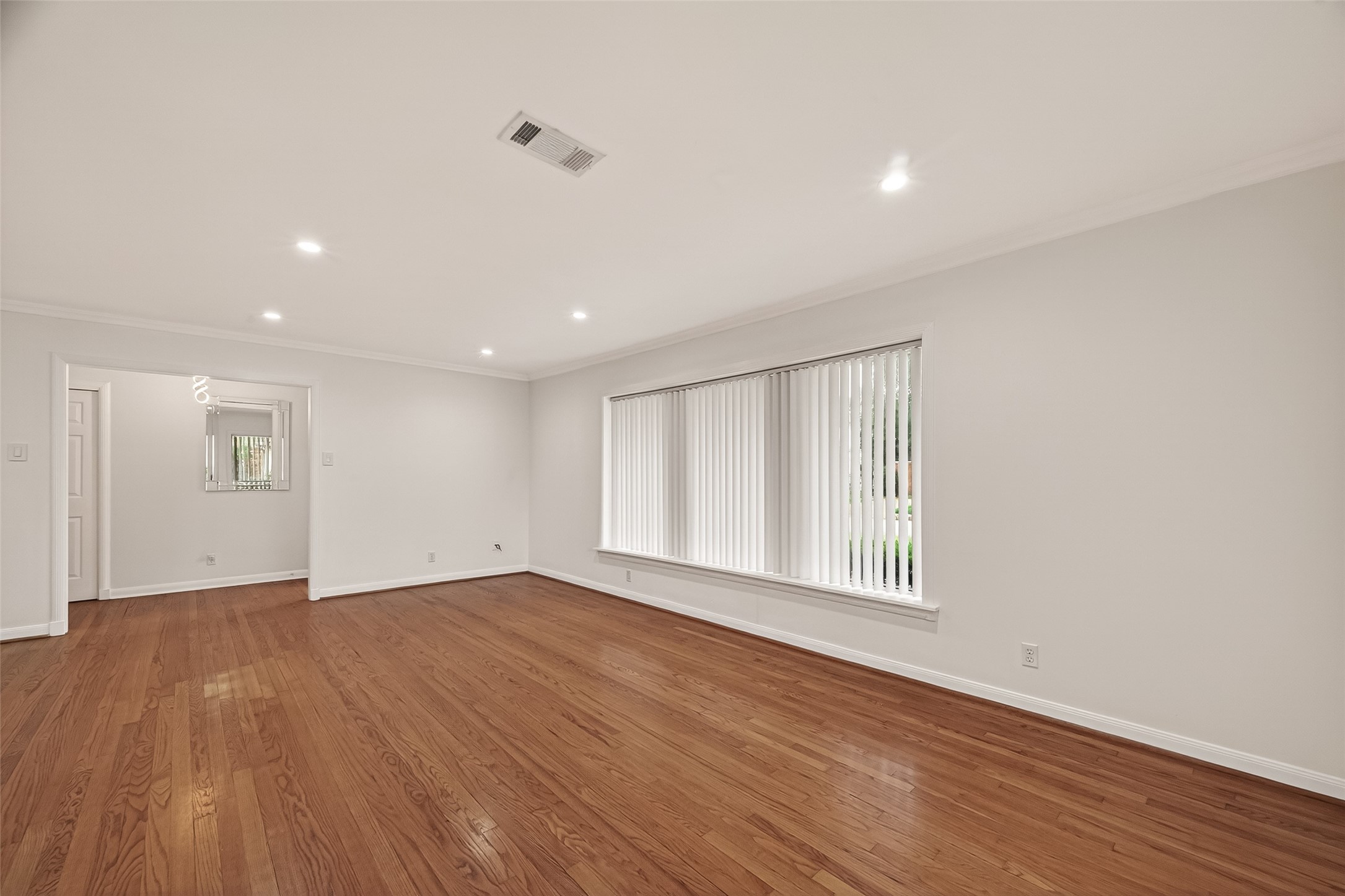 5666 Overbrook Lane Houston, TX 77056 - Photo 7 of 36