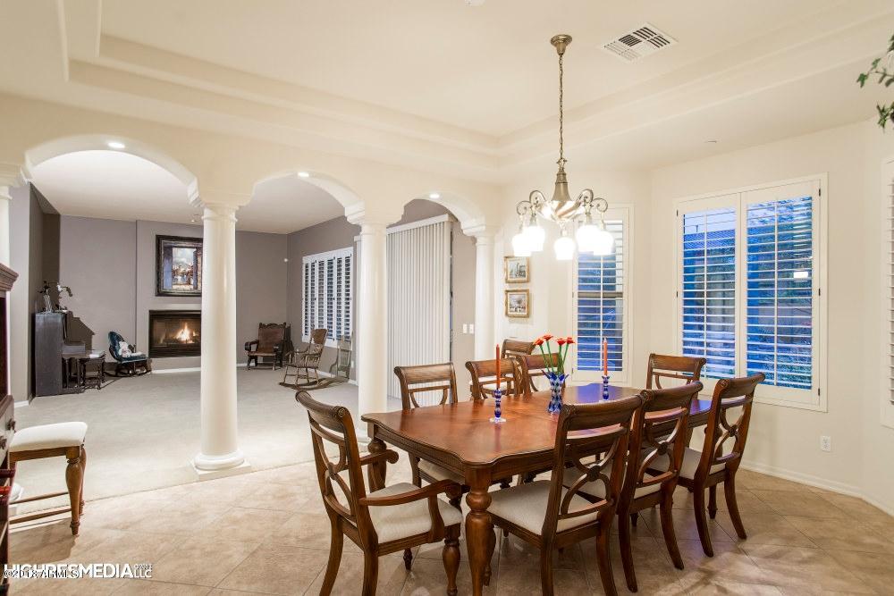 3731 East Maffeo Road Phoenix, AZ 85050 - Photo 5 of 32 Form Dining to Liv Rm