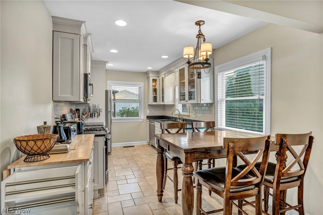 24005 Knickerbocker Road Bay Village, OH 44140 - Photo 4 of 22 Gallery Image 4