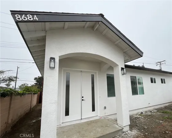 a view of a house with porch