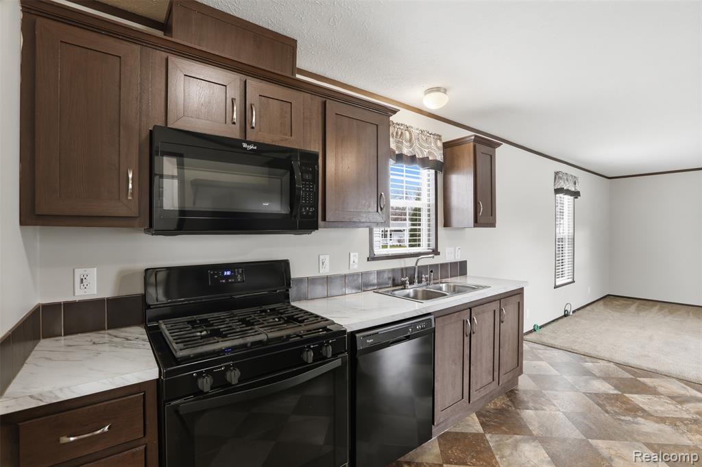 807 Swan Street Rochester Hills, MI 48309 - Photo 10 of 22
