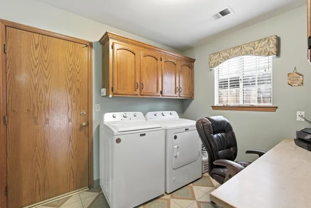 $566,000 | 139 East Chestnut Court, Visalia, CA 93277