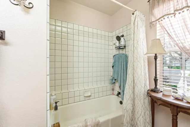 $566,000 | 139 East Chestnut Court, Visalia, CA 93277