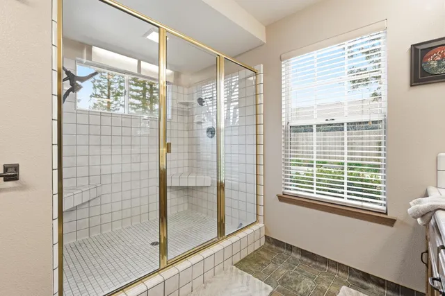 $566,000 | 139 East Chestnut Court, Visalia, CA 93277