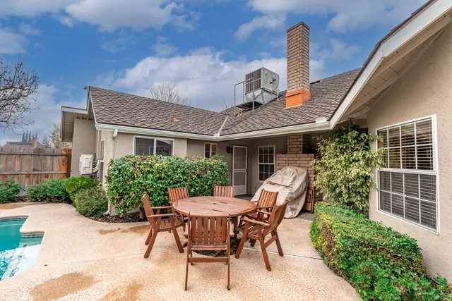 $566,000 | 139 East Chestnut Court, Visalia, CA 93277