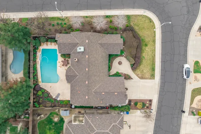 $566,000 | 139 East Chestnut Court, Visalia, CA 93277