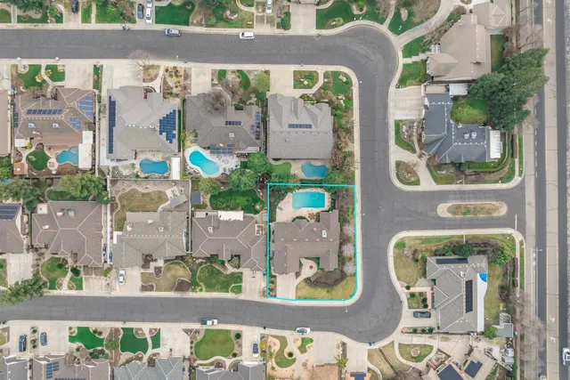 $566,000 | 139 East Chestnut Court, Visalia, CA 93277