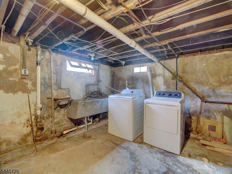 141 Parker Road Elizabeth, NJ 07208 - Photo 31 of 35