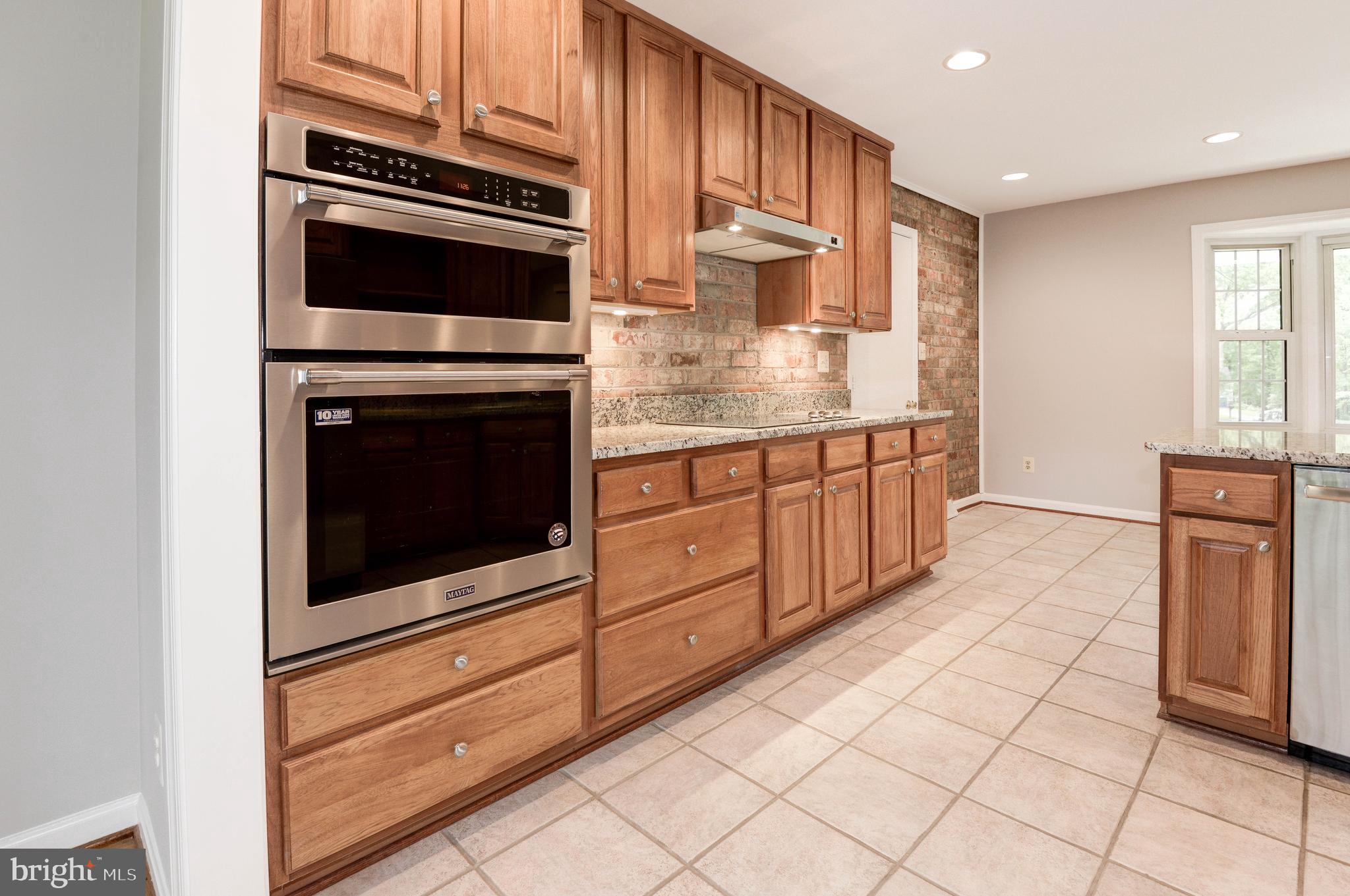 2360 Paddock Lane Reston, VA 20191 - Photo 8 of 37 New wall oven