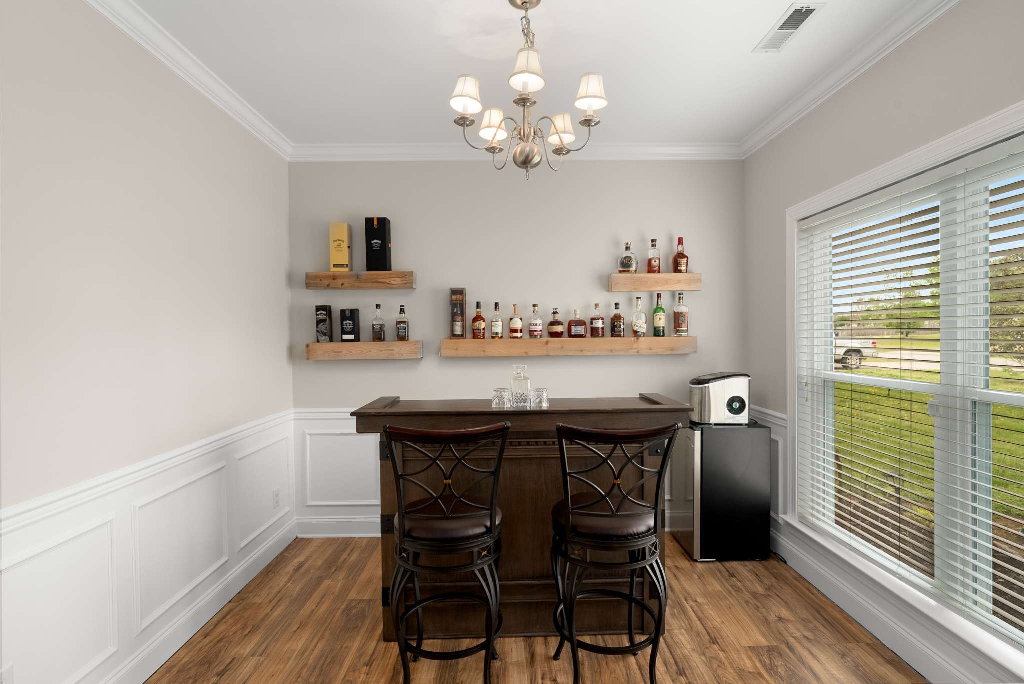 1105 Mantle Way Murfreesboro, TN 37129 - Photo 31 of 47 a dining room with a table and chairs
