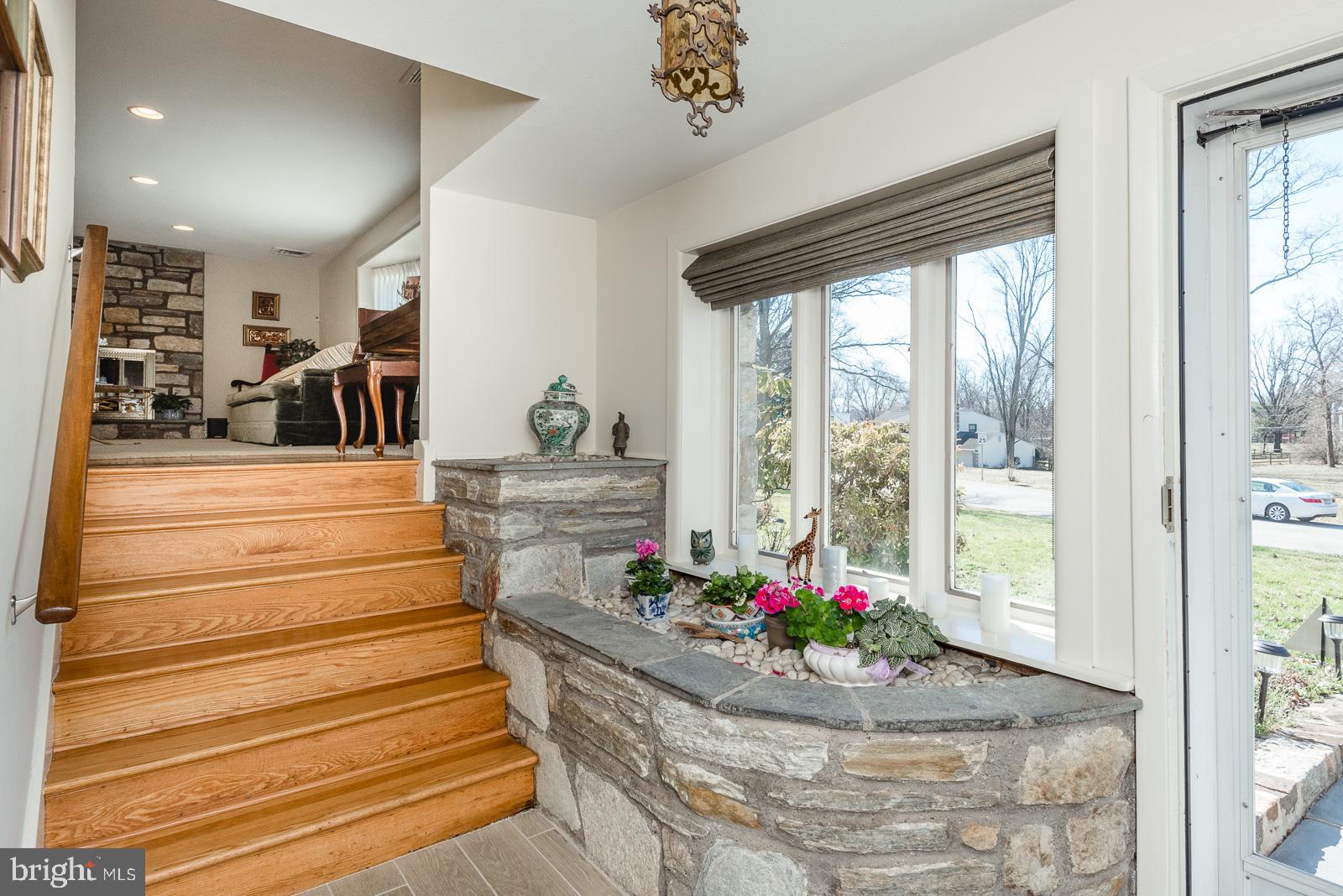 1339 Harris Road Dresher, PA 19025 - Photo 3 of 25 Foyer