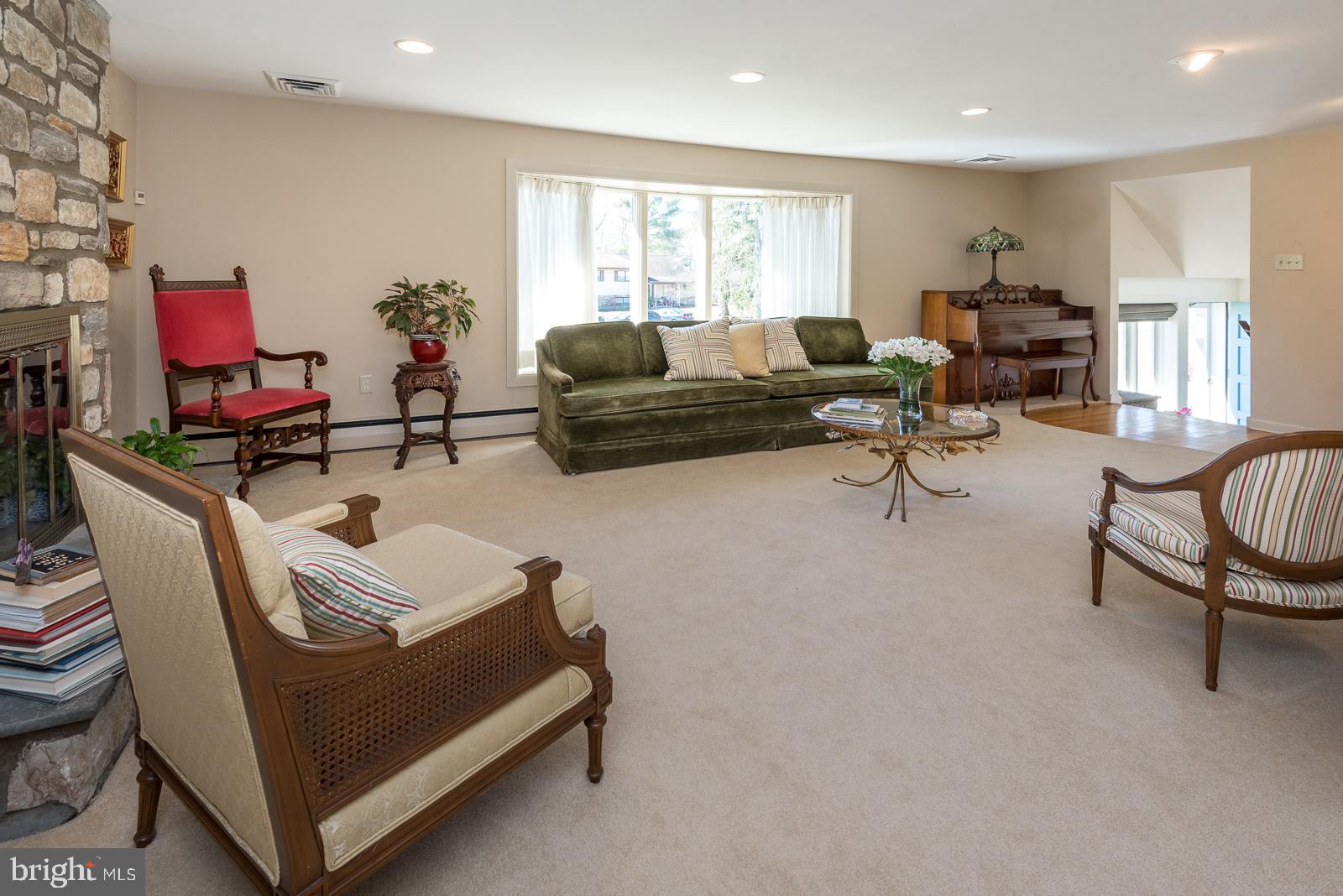 1339 Harris Road Dresher, PA 19025 - Photo 5 of 25 Living Room