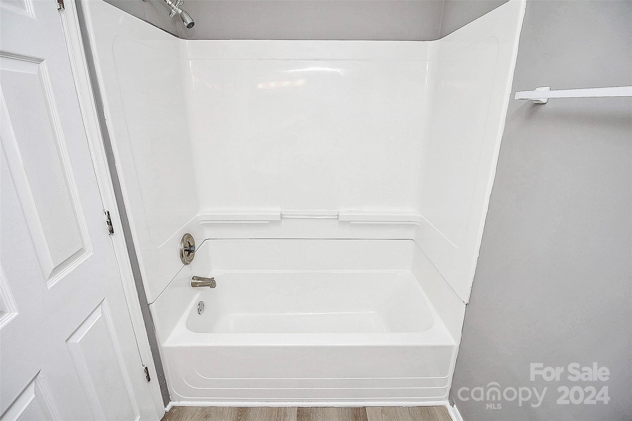9409 Old Concord Road, Unit M Charlotte, NC 28213 - Photo 28 of 29 a bathroom with a white bathtub