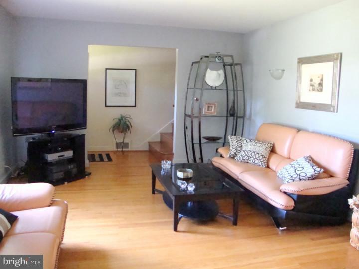 418 Red Leaf Road Wynnewood, PA 19096 - Photo 8 of 20 Living Room