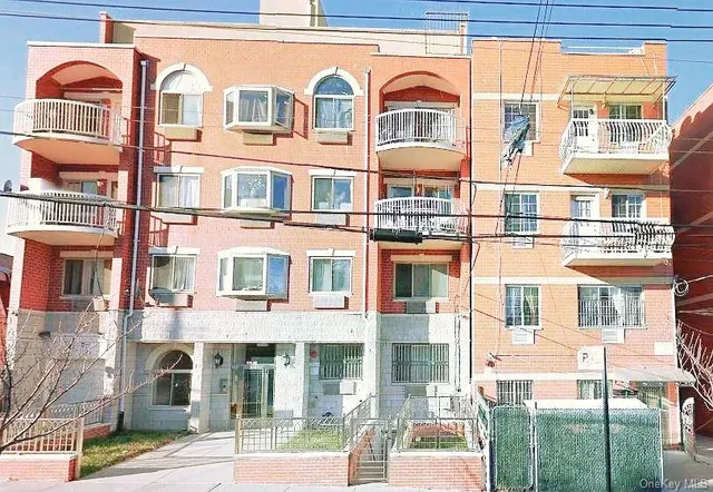 $388,000 | 112-31 38th Avenue, Unit 2A | North Corona