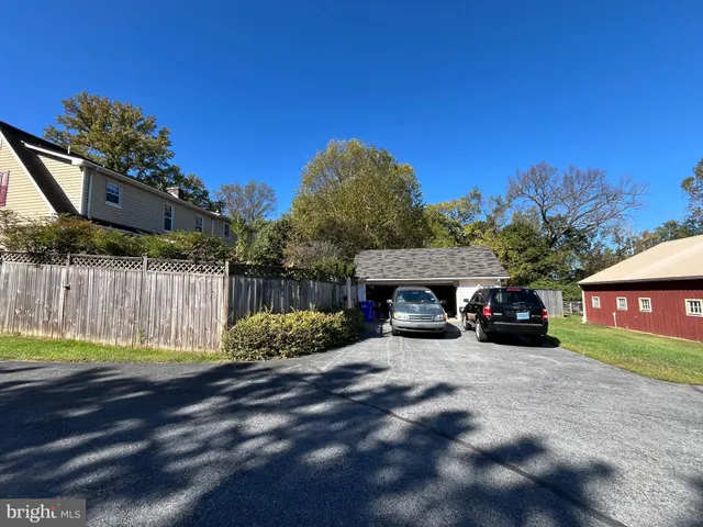 a view of a back yard of the house