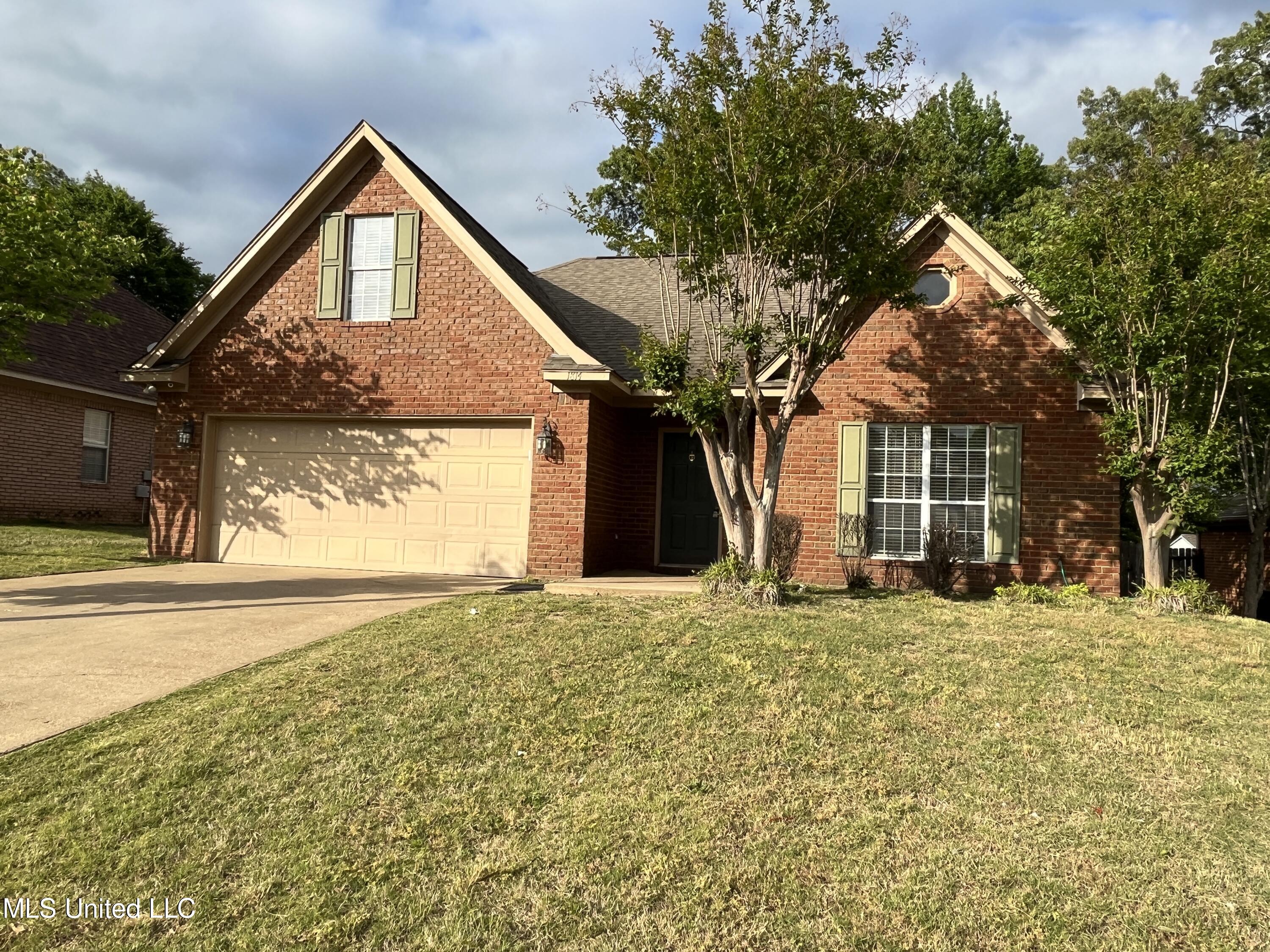 1814 Timber Way North Hernando, MS 38632 - Photo 2 of 29 20230505_224543924_iOS