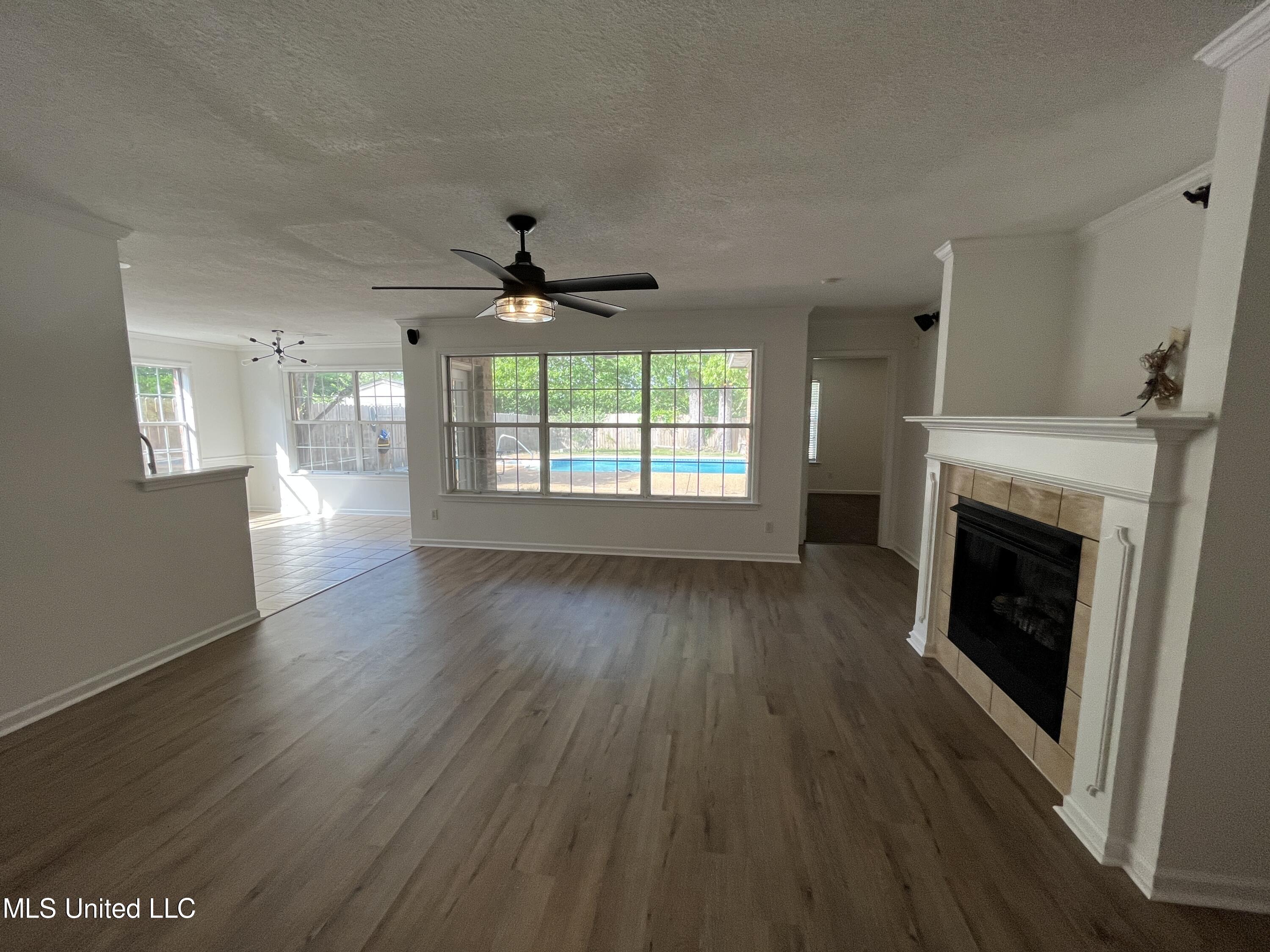 1814 Timber Way North Hernando, MS 38632 - Photo 10 of 29 20230508_215325437_iOS