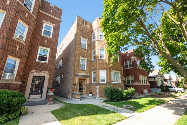 $1,500 | 7422 South Bennett Avenue, Unit 2, Chicago, IL 60649