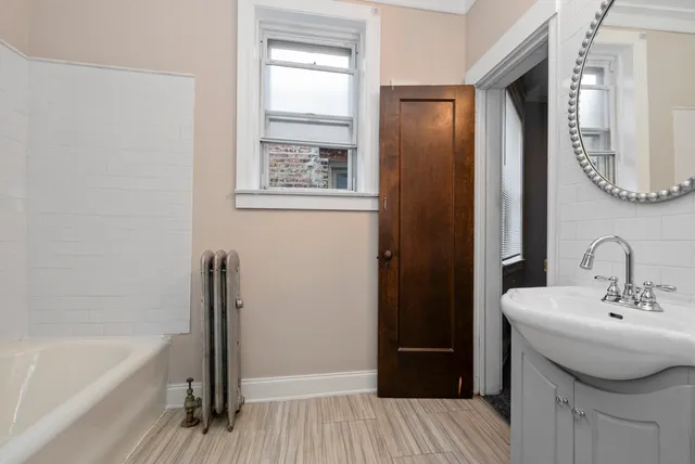 $1,500 | 7422 South Bennett Avenue, Unit 2, Chicago, IL 60649