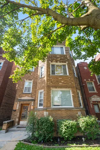 $1,500 | 7422 South Bennett Avenue, Unit 2, Chicago, IL 60649