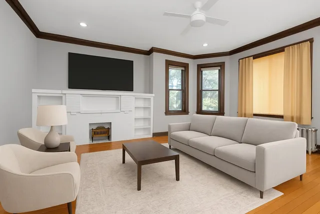 $1,500 | 7422 South Bennett Avenue, Unit 2, Chicago, IL 60649