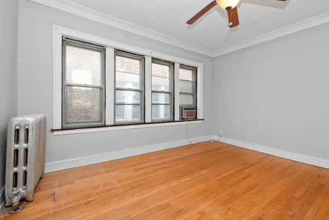 $1,500 | 7422 South Bennett Avenue, Unit 2, Chicago, IL 60649