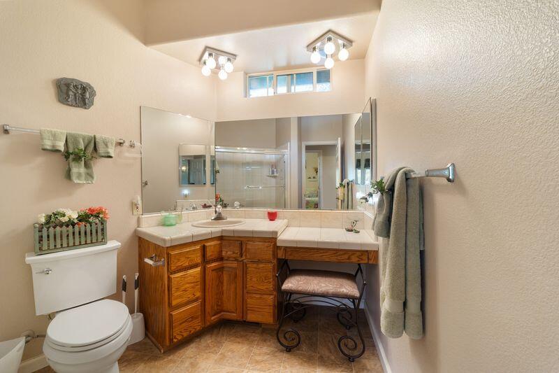 19860 Union School Road Redding, CA 96003 - Photo 16 of 32 guest bathroom