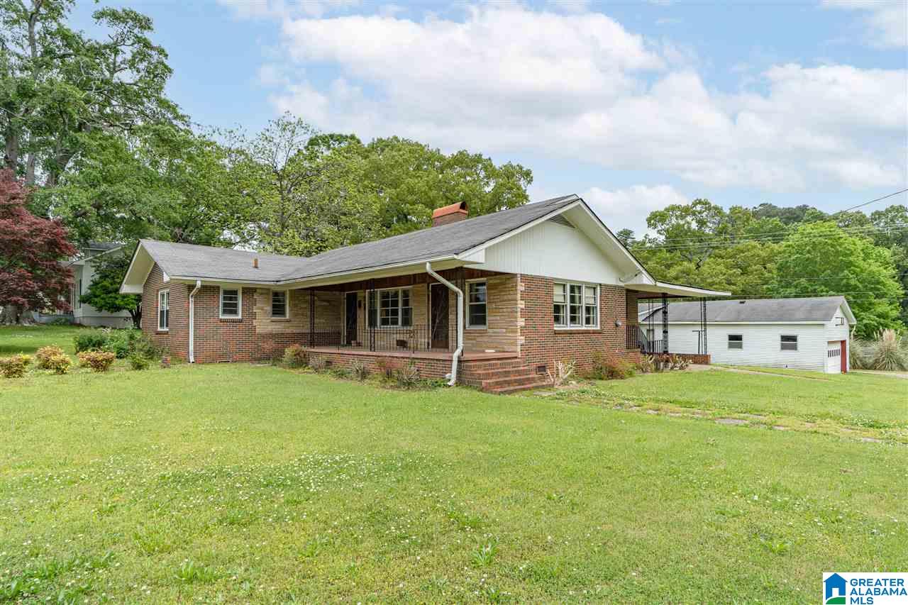 205 Adams Avenue East Oneonta, AL 35121 - Photo 2 of 30