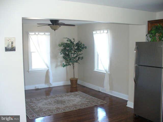12460 Walnut Point Road Hagerstown, MD 21740 - Photo 6 of 30 Living Room