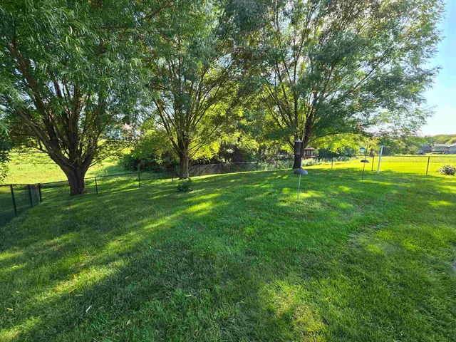a view of a house with backyard