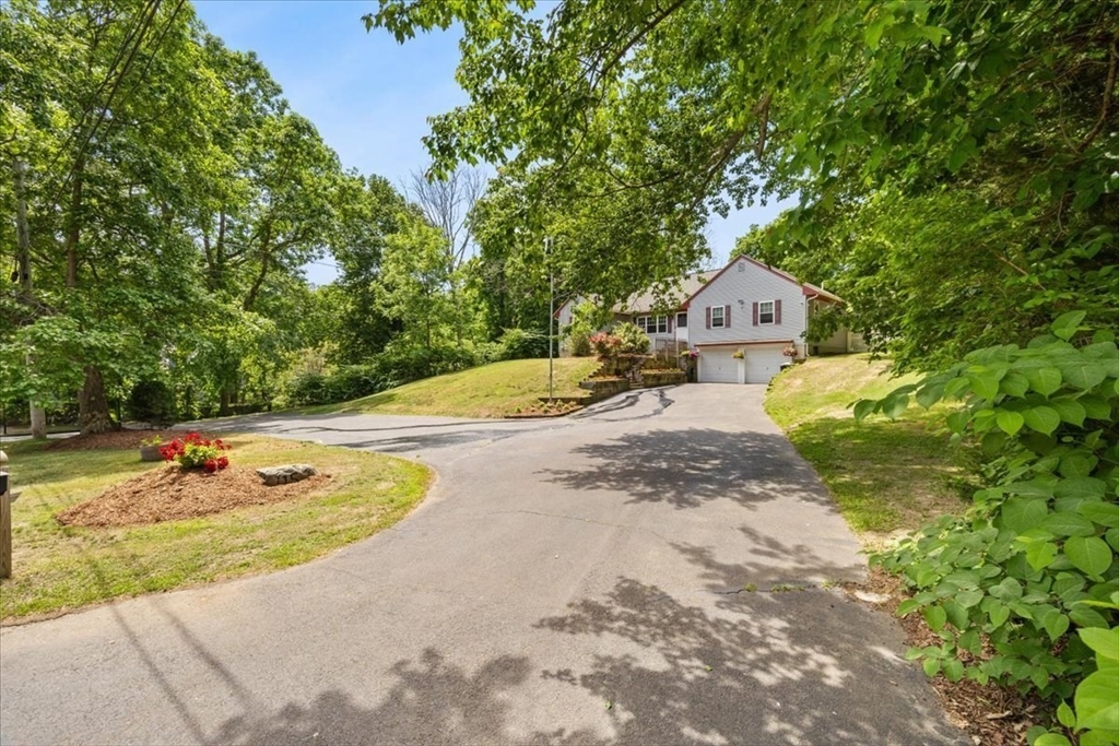 115 Springhill Avenue Bridgewater, MA 02324 - Photo 3 of 33