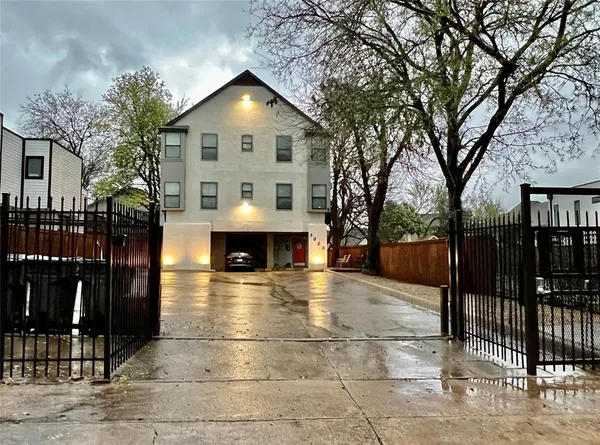 $1,195 | 5969 Lewis Street, Unit 201, Dallas, TX 75206