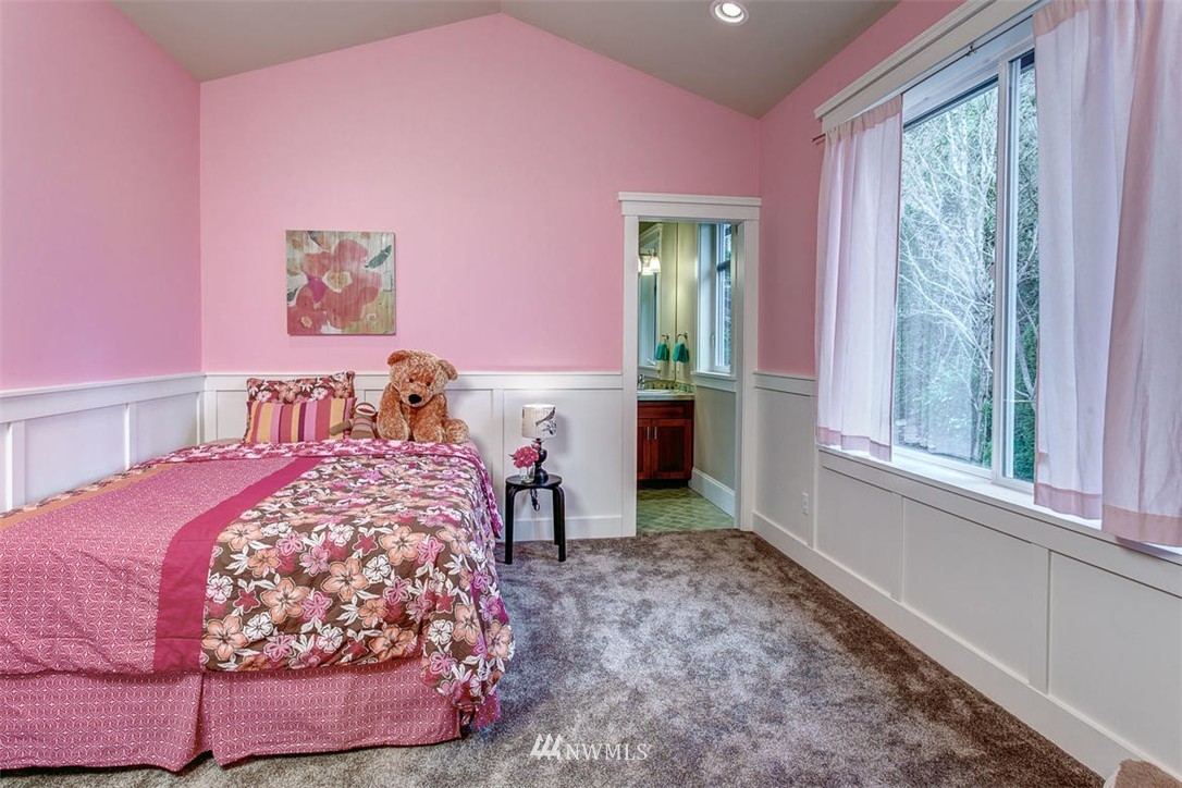 5656 East Mercer Way Mercer Island, WA 98040 - Photo 18 of 25
