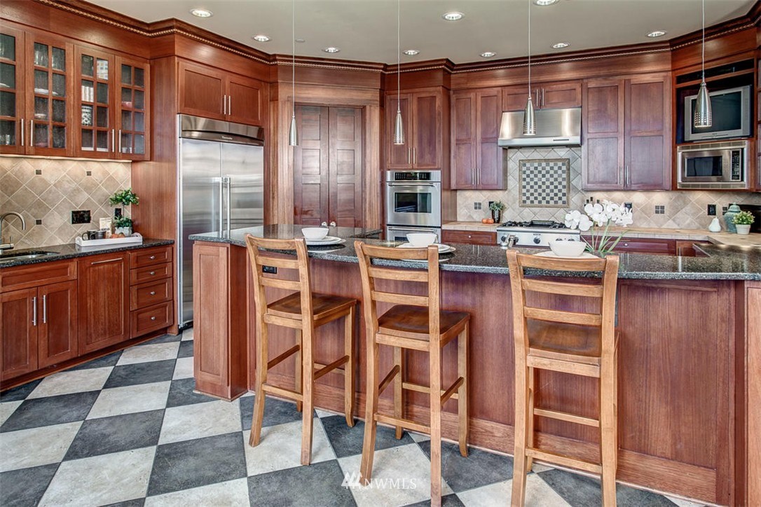 5656 East Mercer Way Mercer Island, WA 98040 - Photo 7 of 25