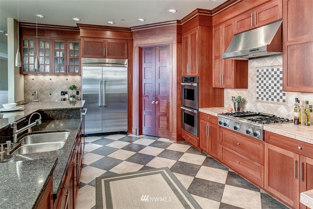 5656 East Mercer Way Mercer Island, WA 98040 - Photo 8 of 25