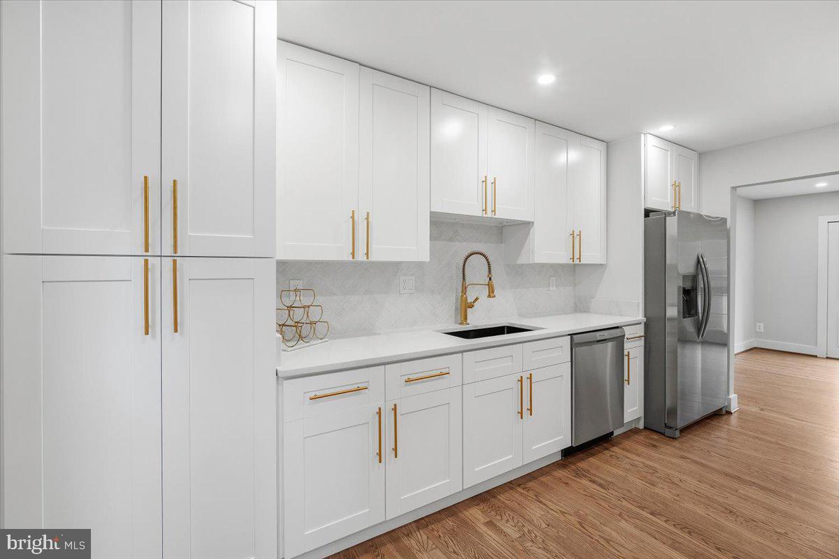 13000 Country Ridge Drive Germantown, MD 20874 - Photo 5 of 37 Brand new cabinets Stainless steel appliances