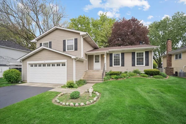 $390,000 | 51 Chelsea Lane, Cary, IL 60013