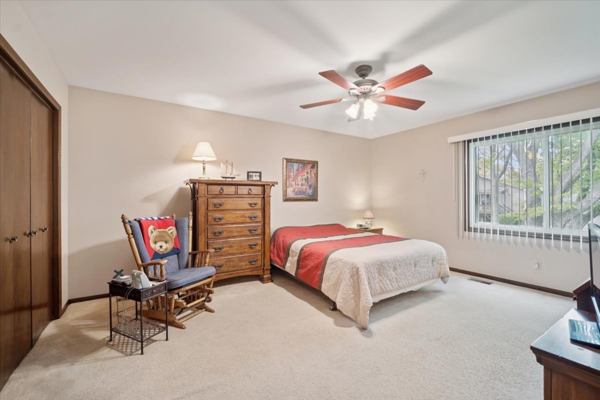51 Chelsea Lane Cary, IL 60013 - Photo 11 of 23