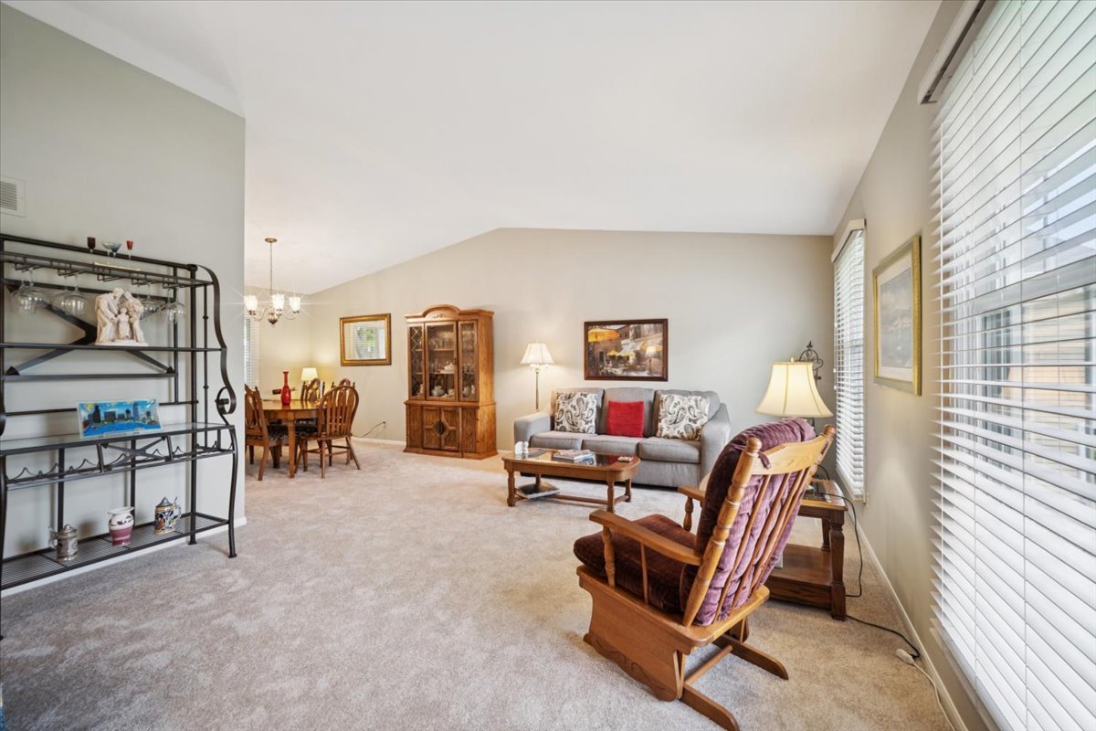 51 Chelsea Lane Cary, IL 60013 - Photo 2 of 23