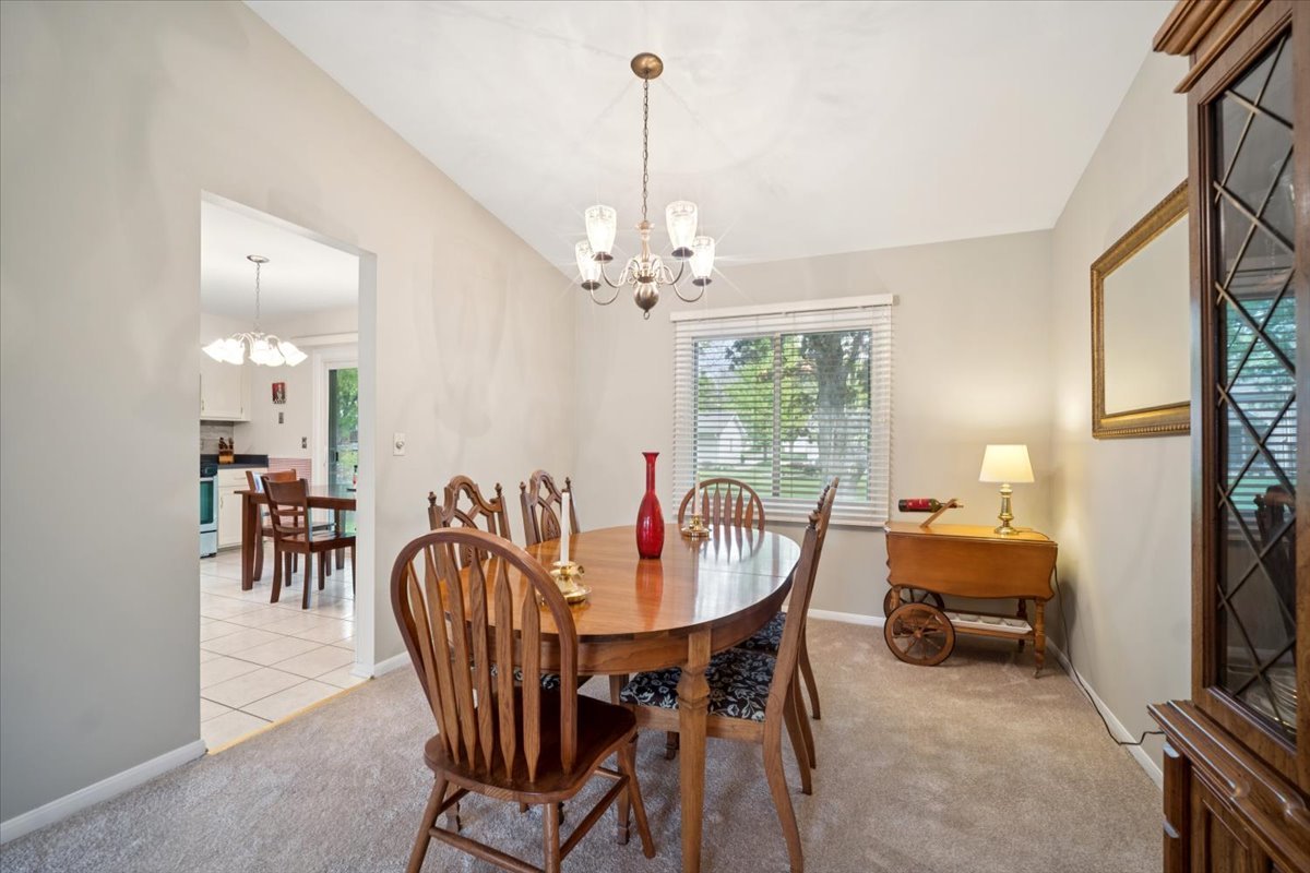 51 Chelsea Lane Cary, IL 60013 - Photo 5 of 23