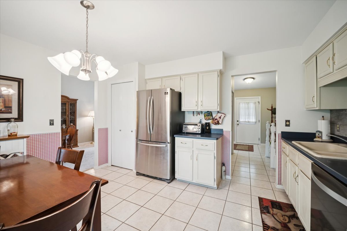 51 Chelsea Lane Cary, IL 60013 - Photo 7 of 23