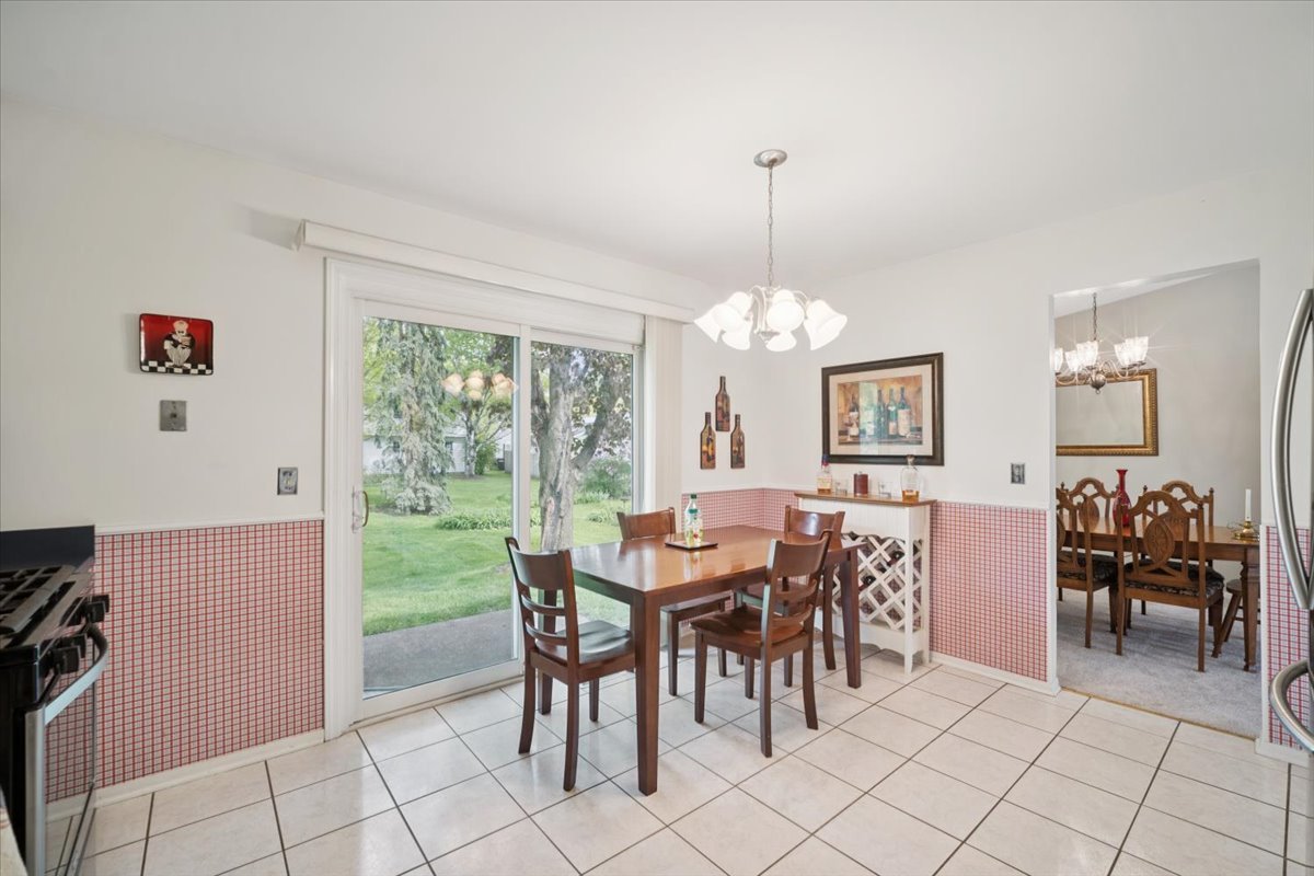 51 Chelsea Lane Cary, IL 60013 - Photo 8 of 23