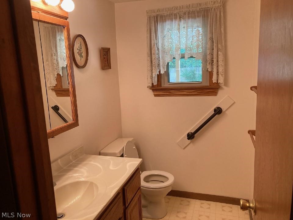 4014 Templeton Road Northwest Warren, OH 44481 - Photo 9 of 23 Half Bath on 1st Floor