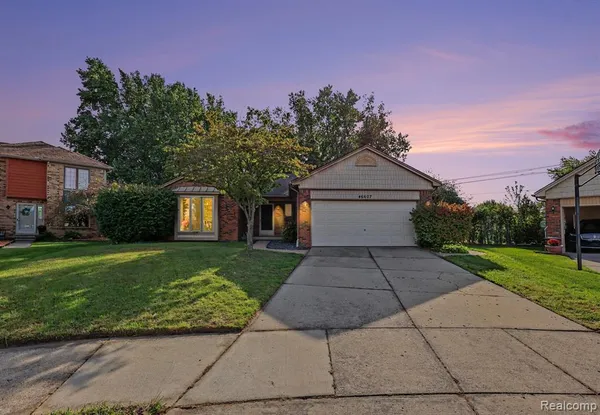 $388,500 | 46607 Foxtail Court, Macomb, MI 48044